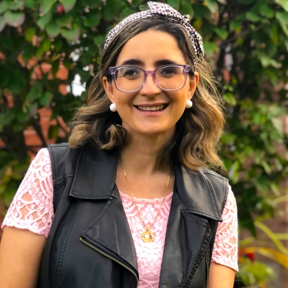 Meet your Posher, Sandra - Picture 1 of 2